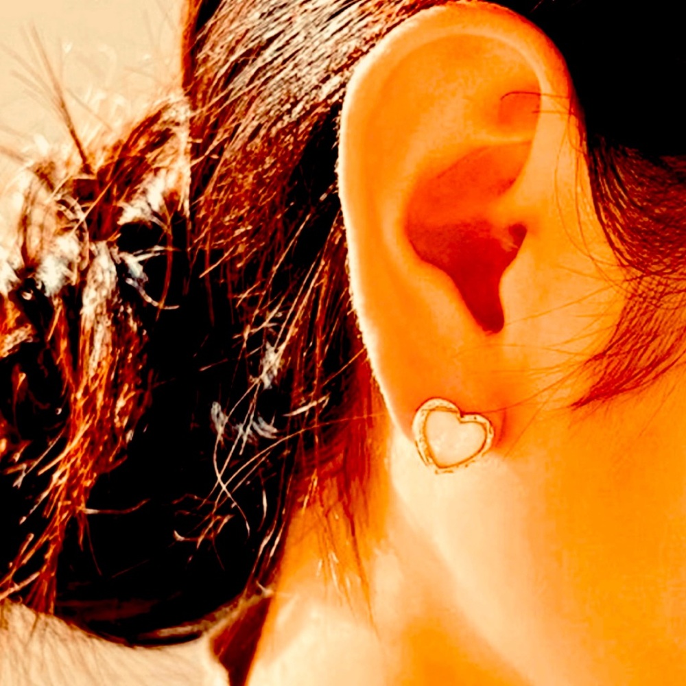 “Seashell Shards” White Hearts Iridescent Shell Flake Chip Ocean Romance Studs - Picture 4 of 16
